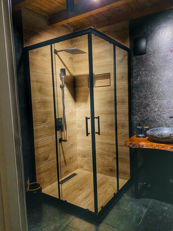 Lavinya Suit Bungalov