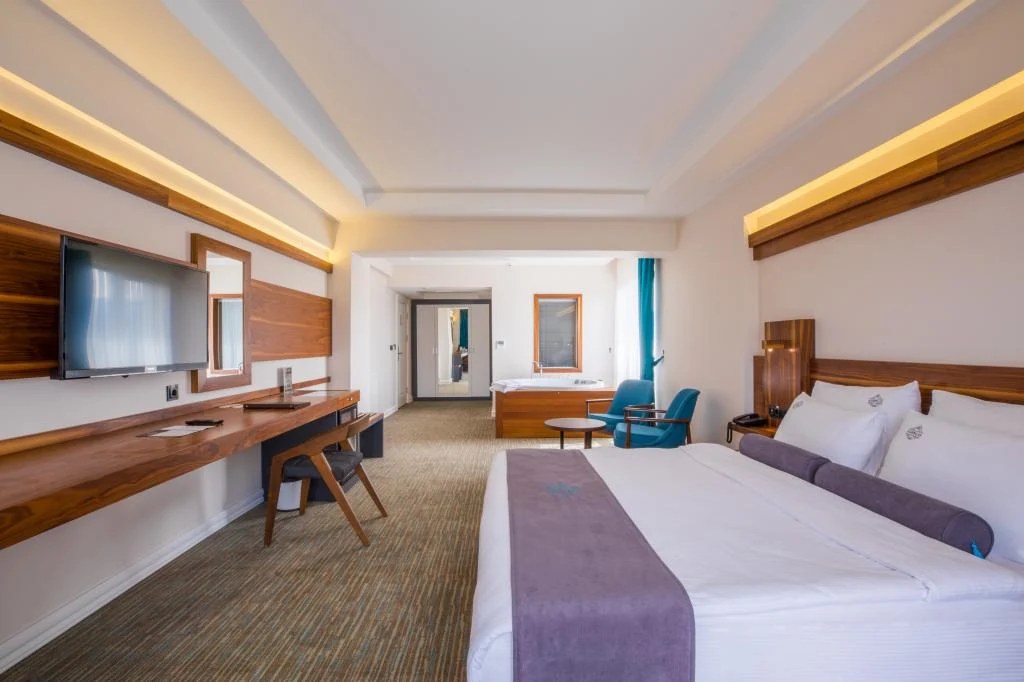 Karpalas City Hotel & Spa