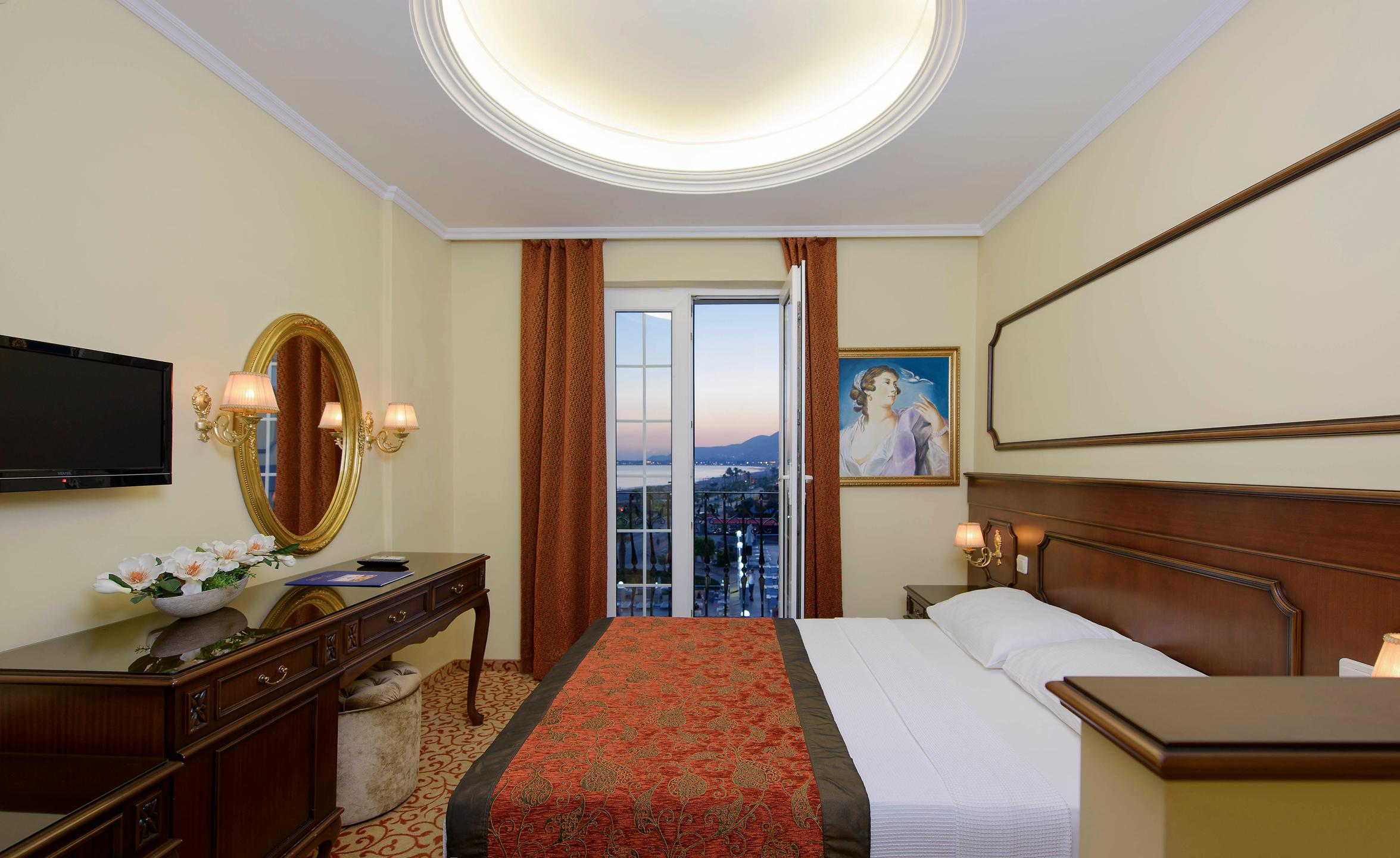 Antique Roman Palace +16