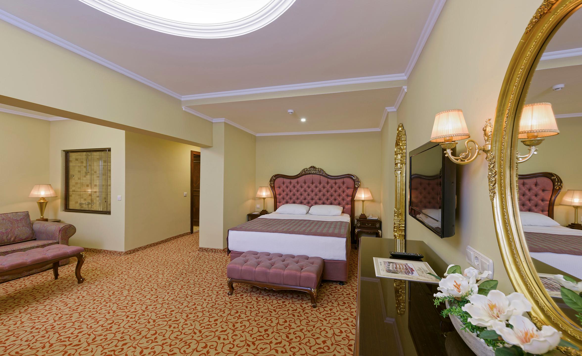 Antique Roman Palace +16