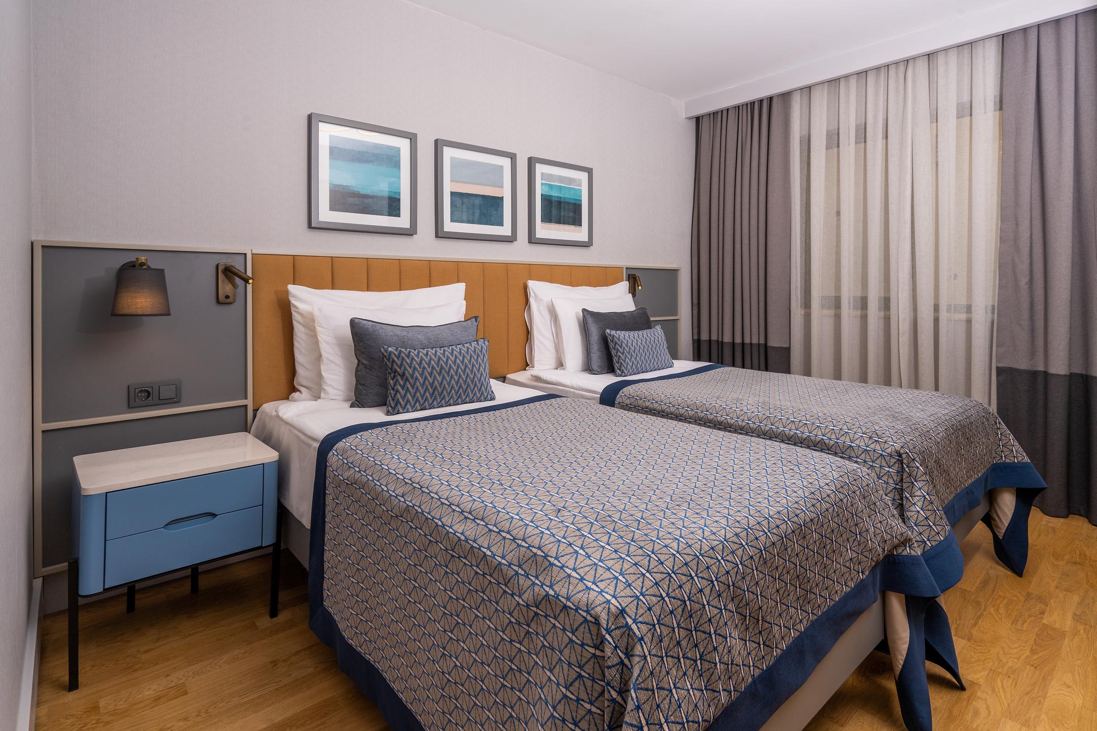 Arum Barut Collection