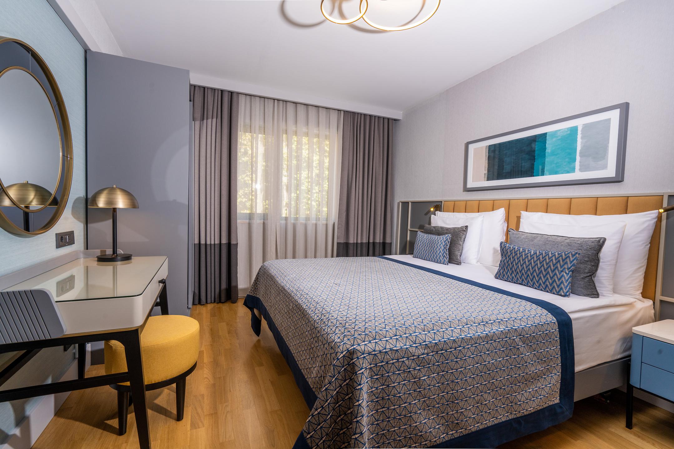 Arum Barut Collection