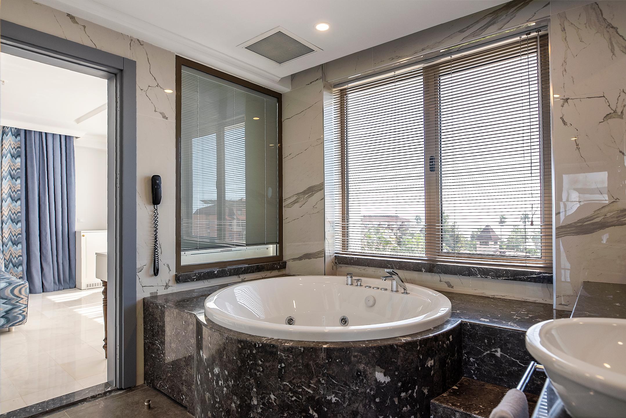 Blue Marlin Deluxe Spa & Resort