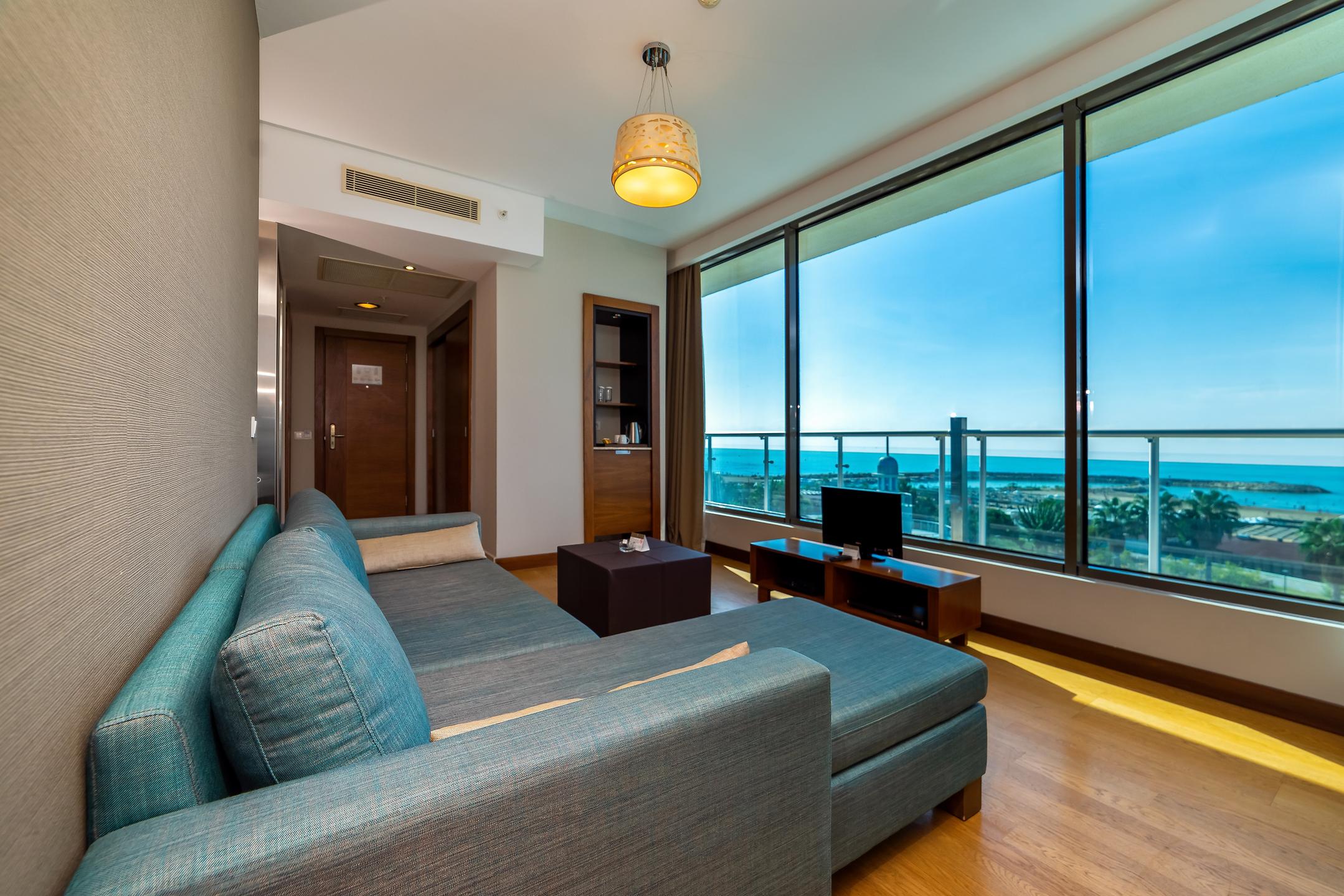 Commodore Elite Suites & Spa +18