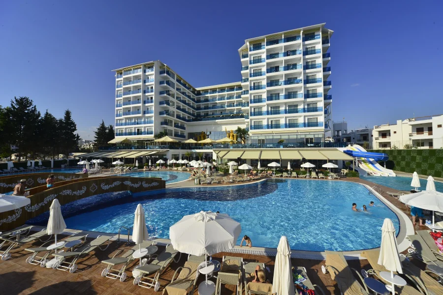 Azura Deluxe Resort & Spa