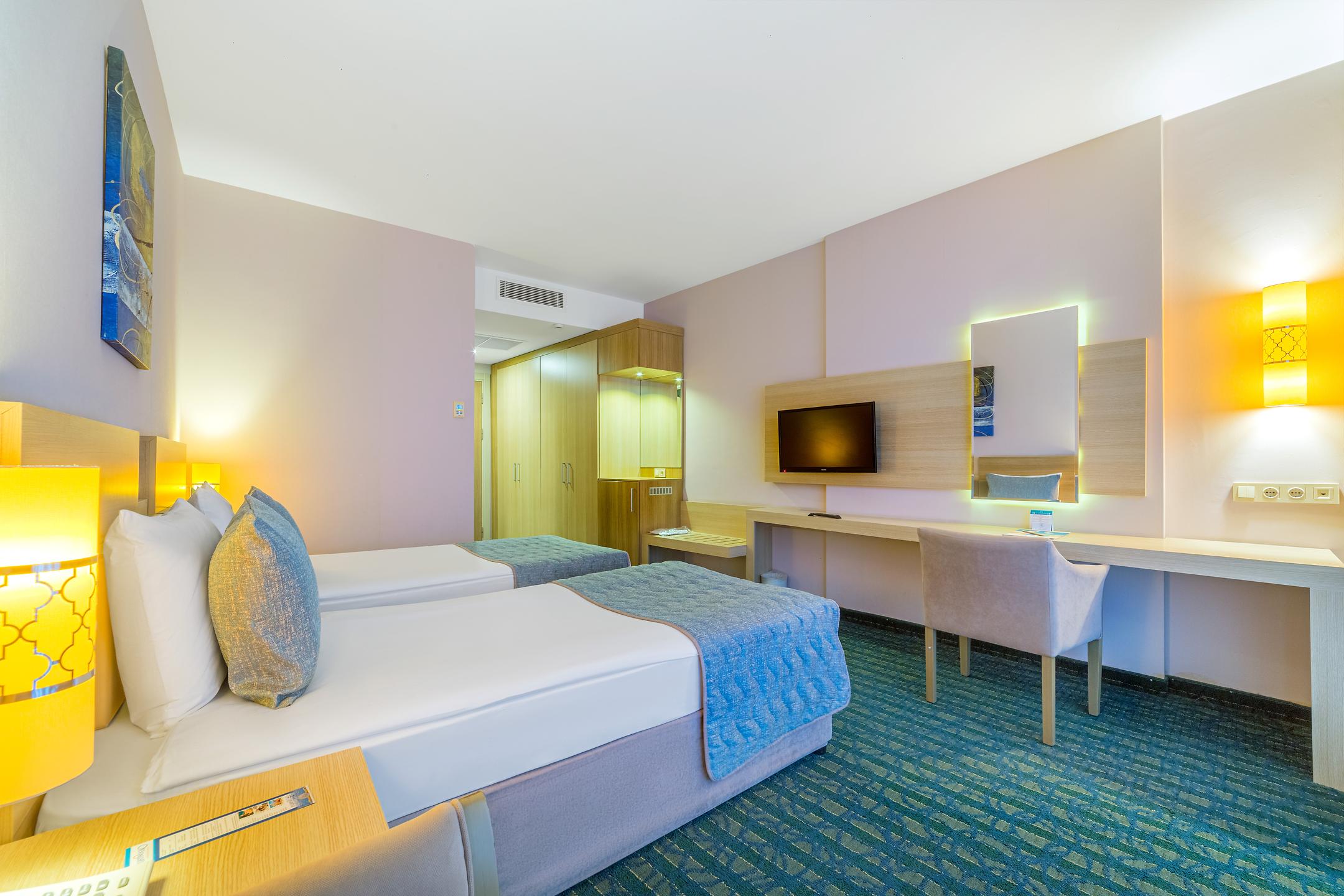 Justiniano Park Conti