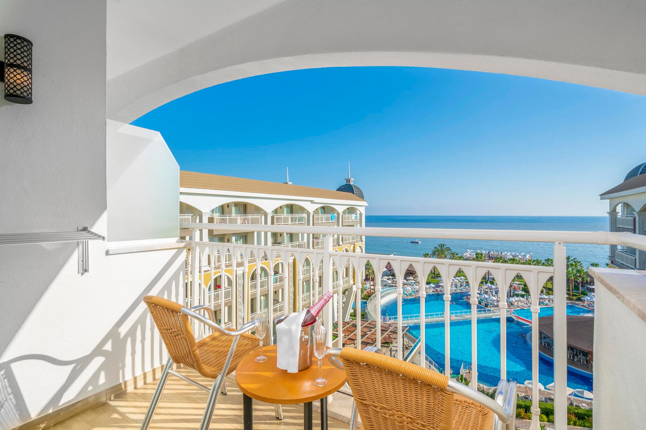 Kirman Sidera Luxury & Spa