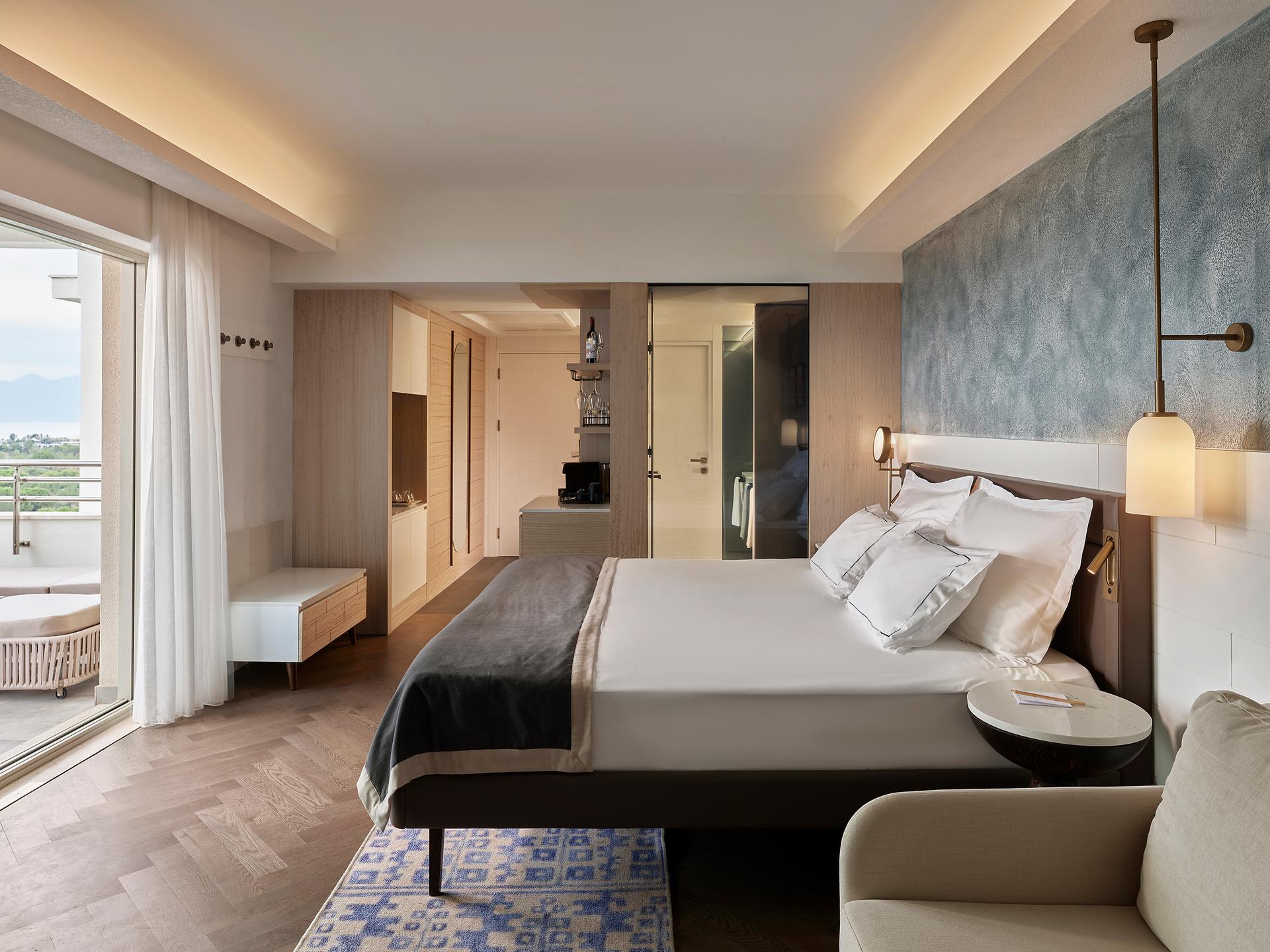 Lara Barut Collection