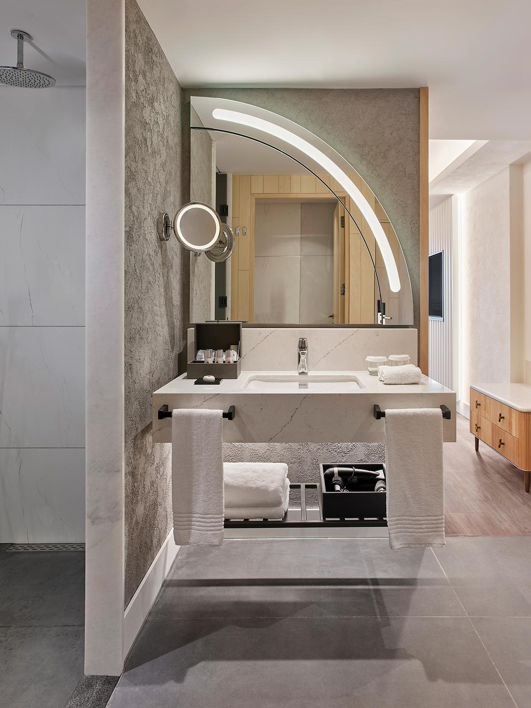 Lara Barut Collection