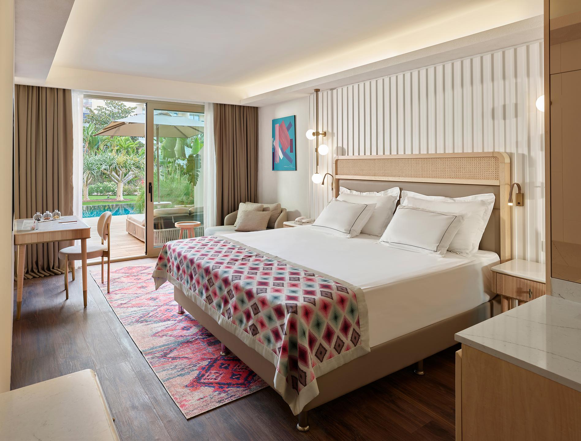 Lara Barut Collection