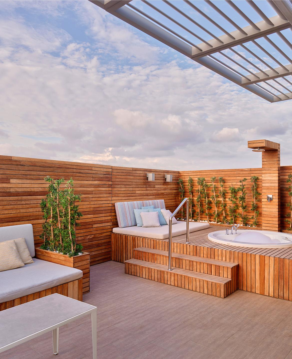 Lara Barut Collection