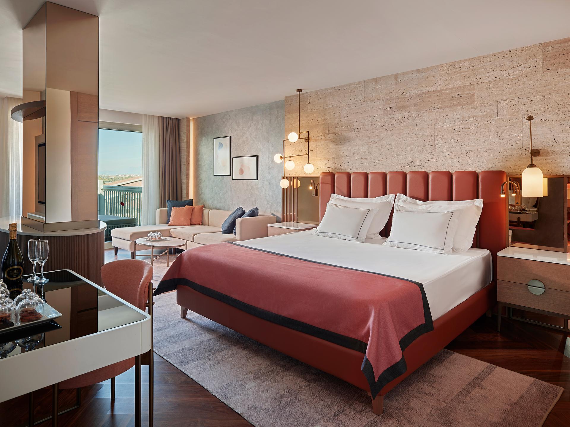 Lara Barut Collection