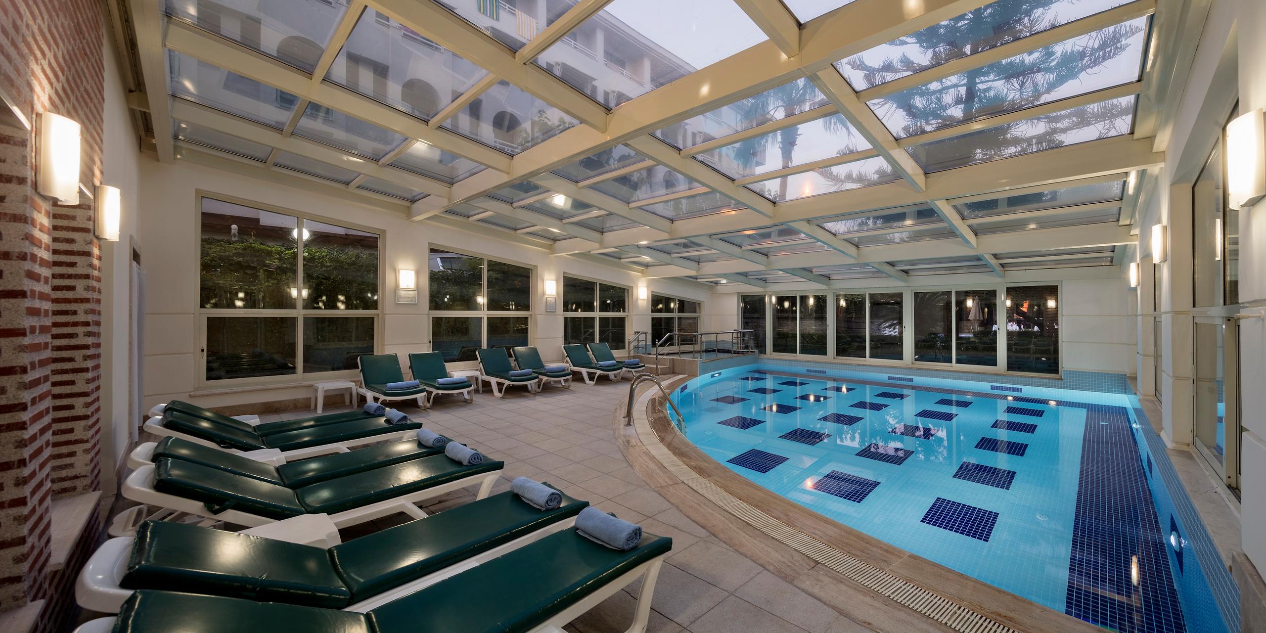 Trendy Side Beach +16