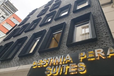 Destinia Pera Suites