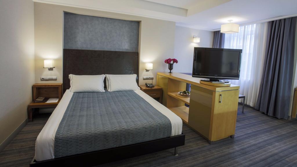 Housez Suites & Apartments