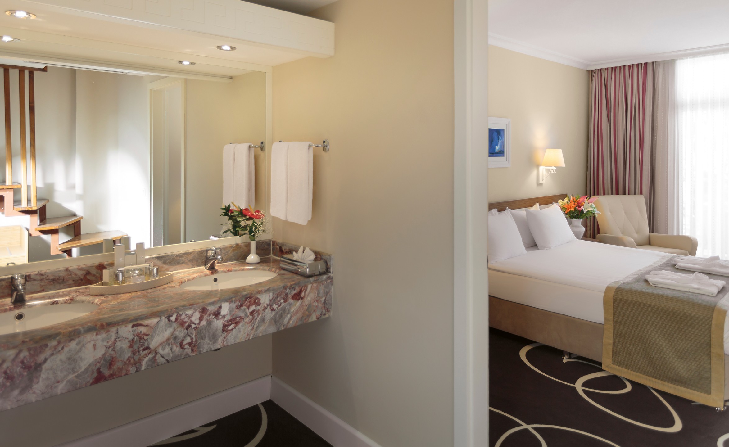 Alva Donna World Palace