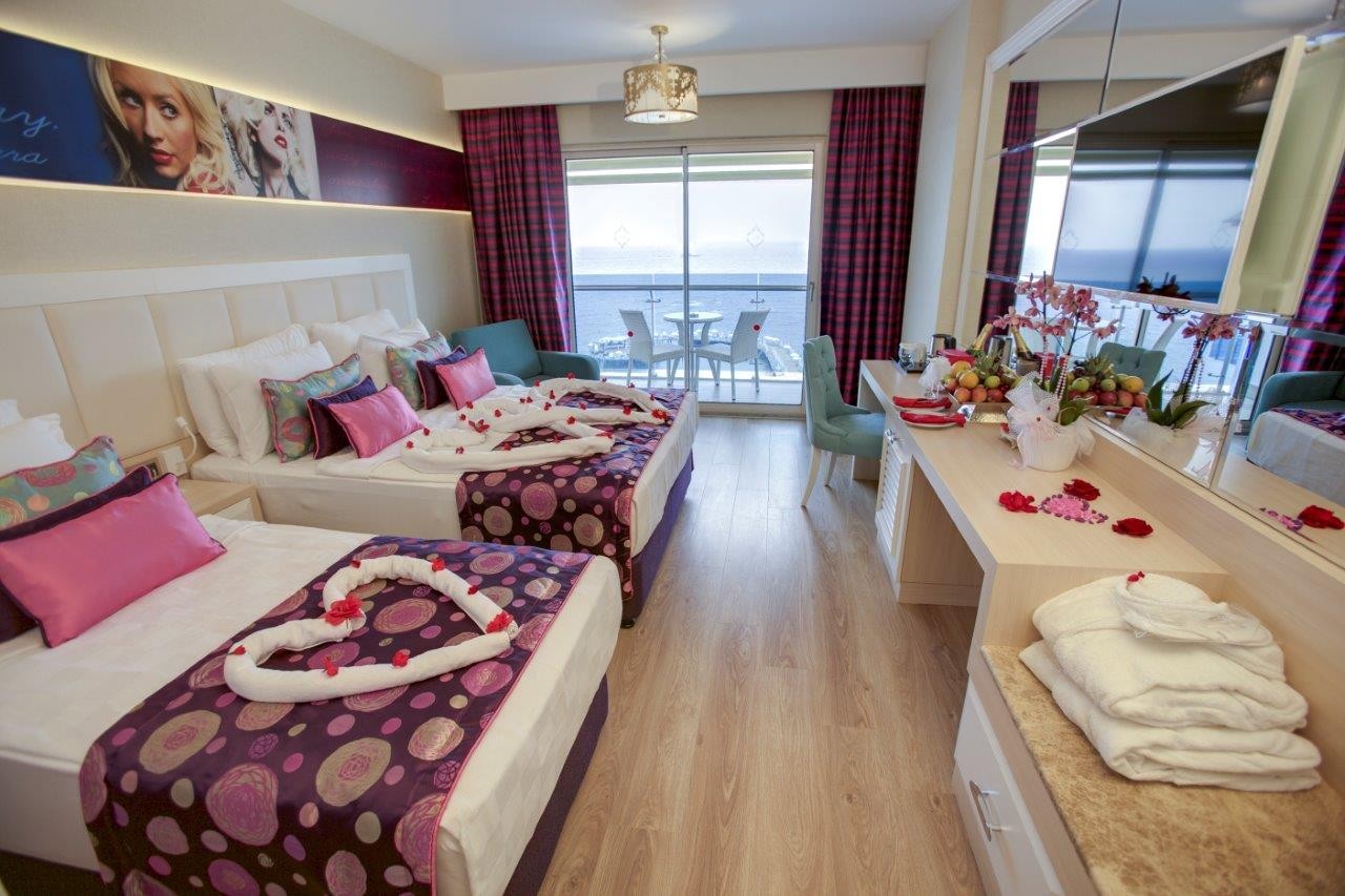 Azura Deluxe Resort & Spa