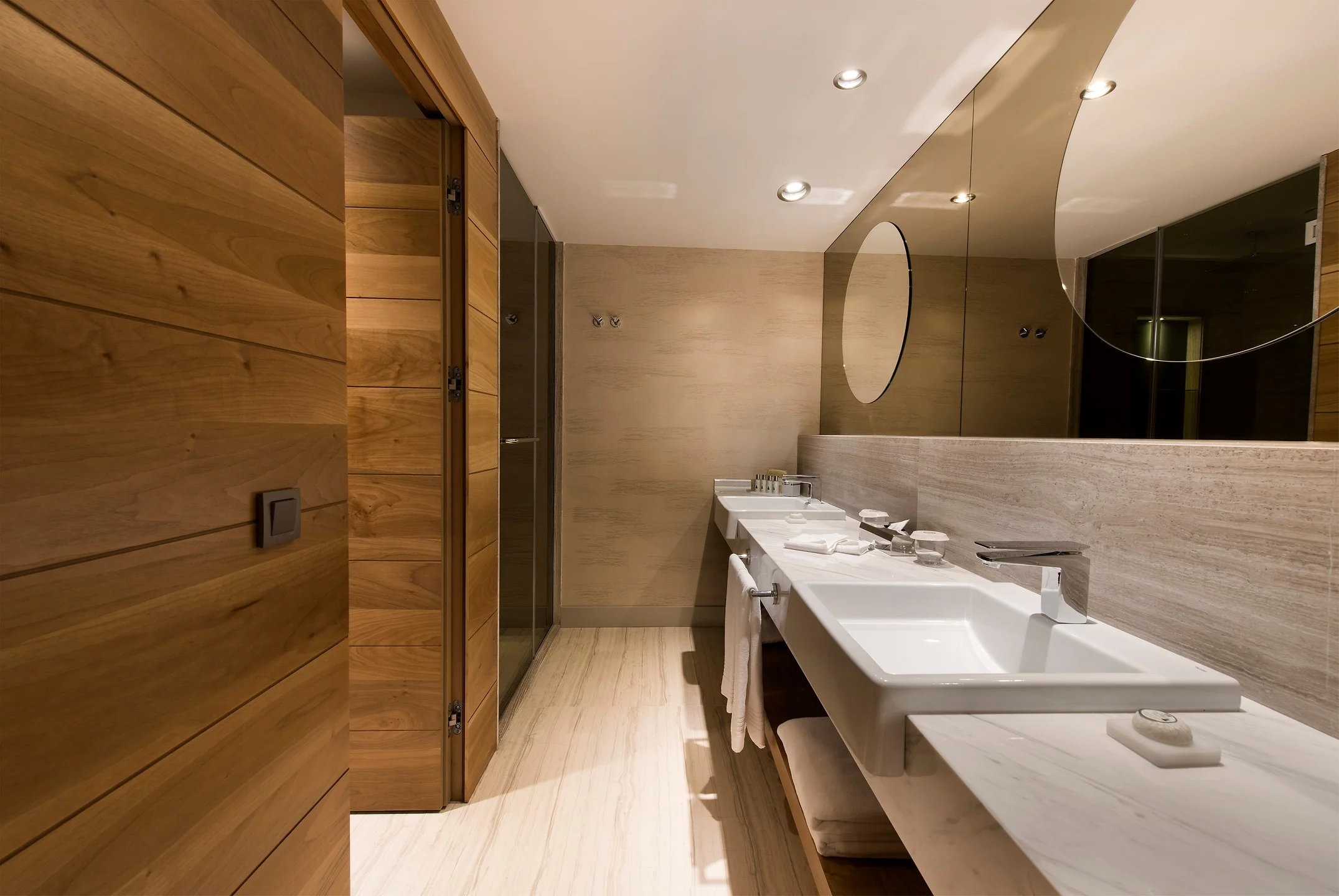 Acanthus & Cennet Barut Collection