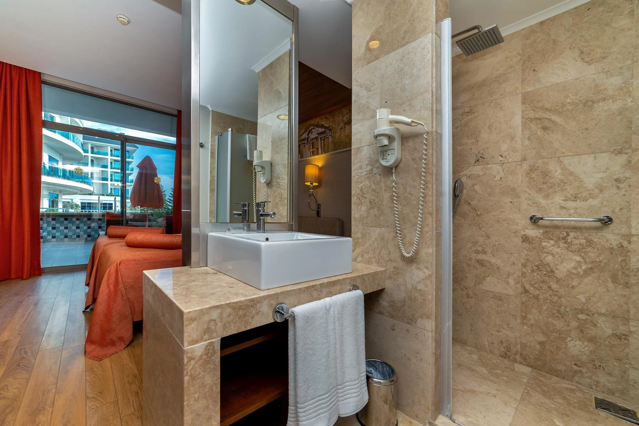 Commodore Elite Suites & Spa +18