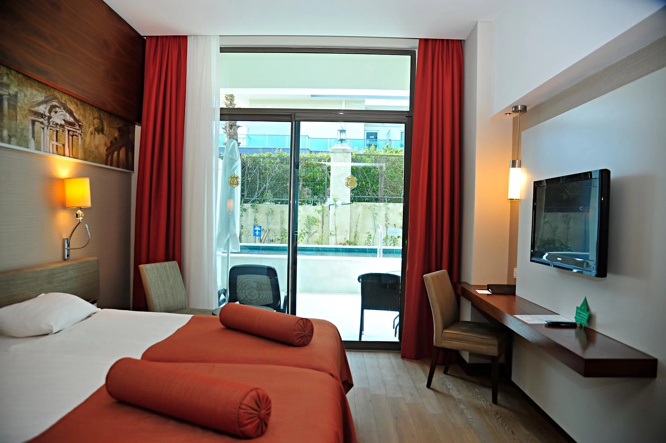 Commodore Elite Suites & Spa +18