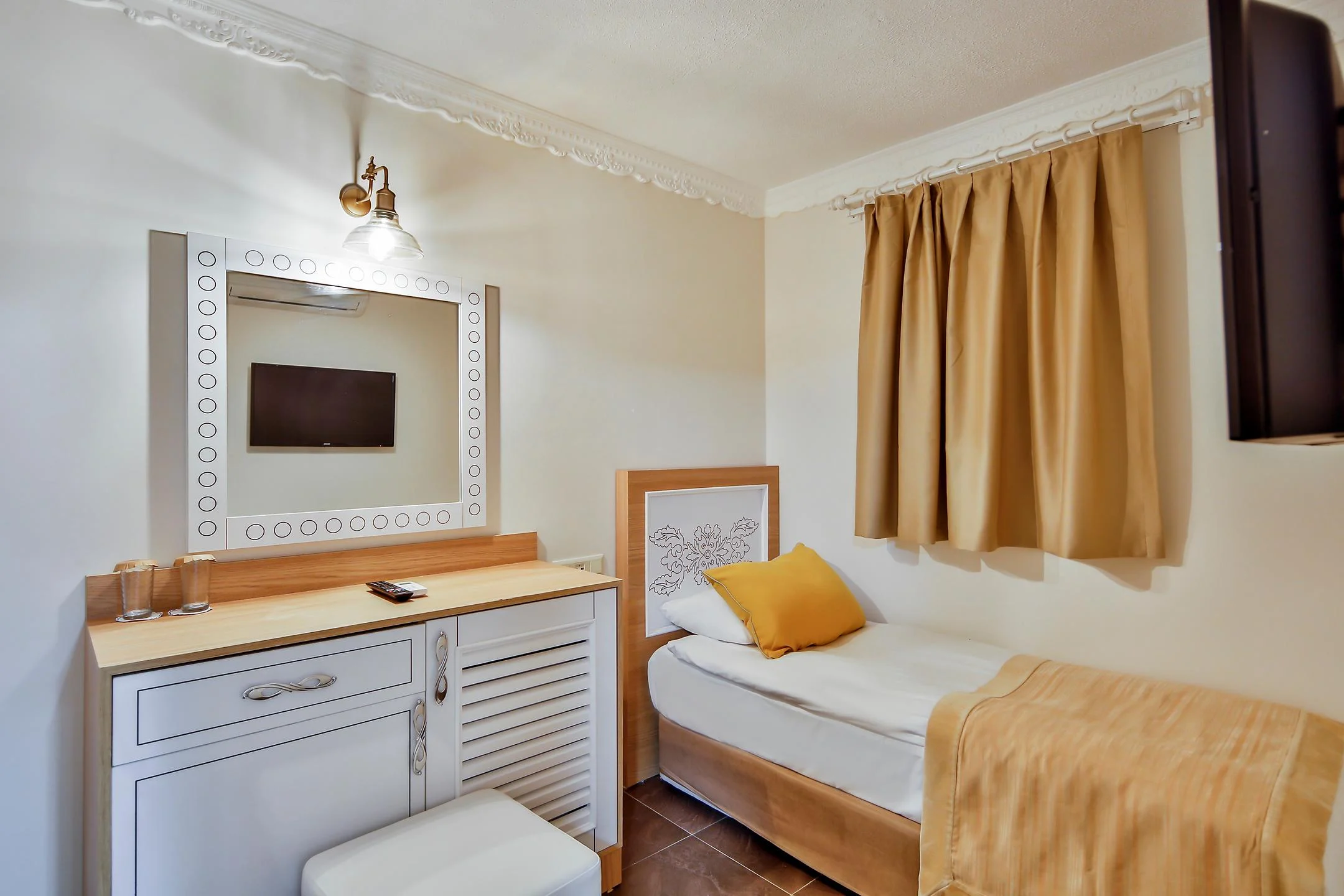 Crystal Family World Of Colours