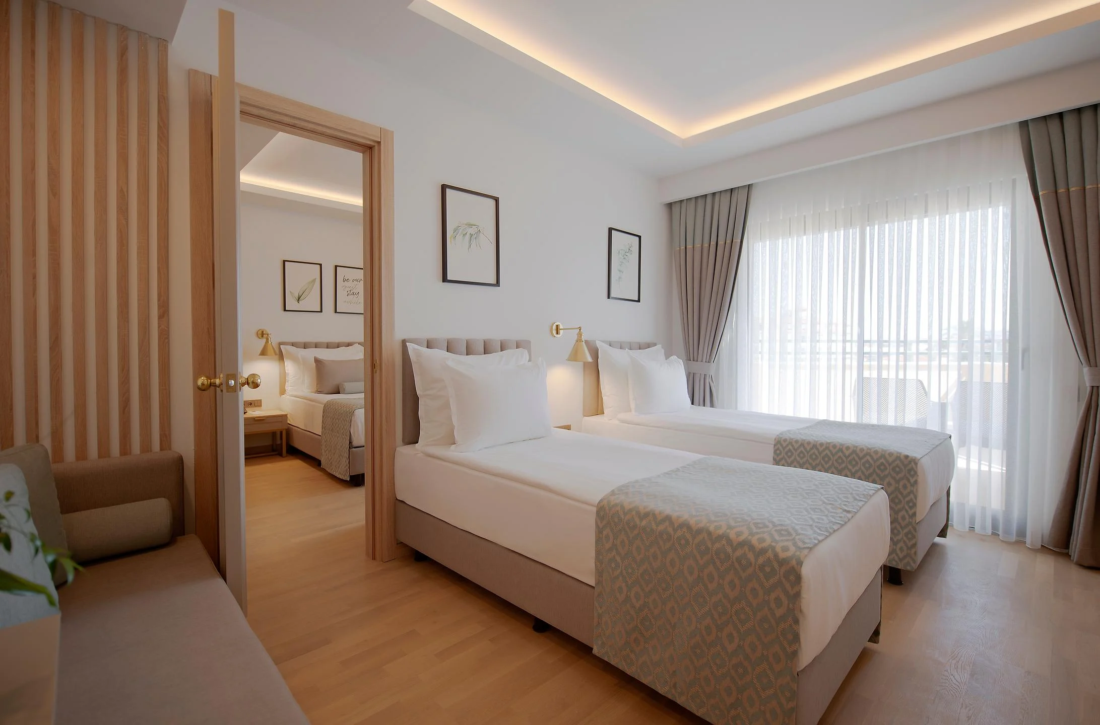 Miramare Queen Hotel