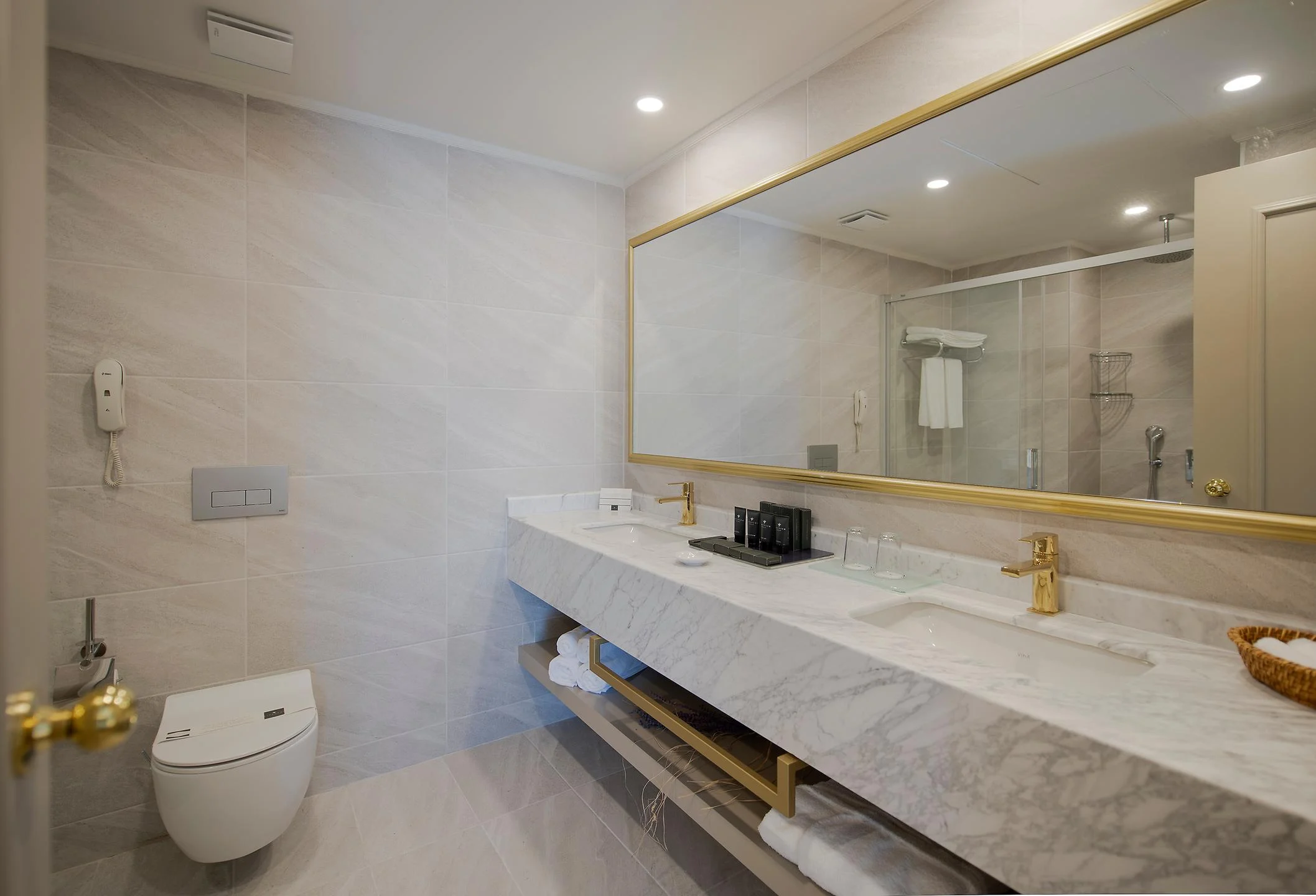 Miramare Queen Hotel