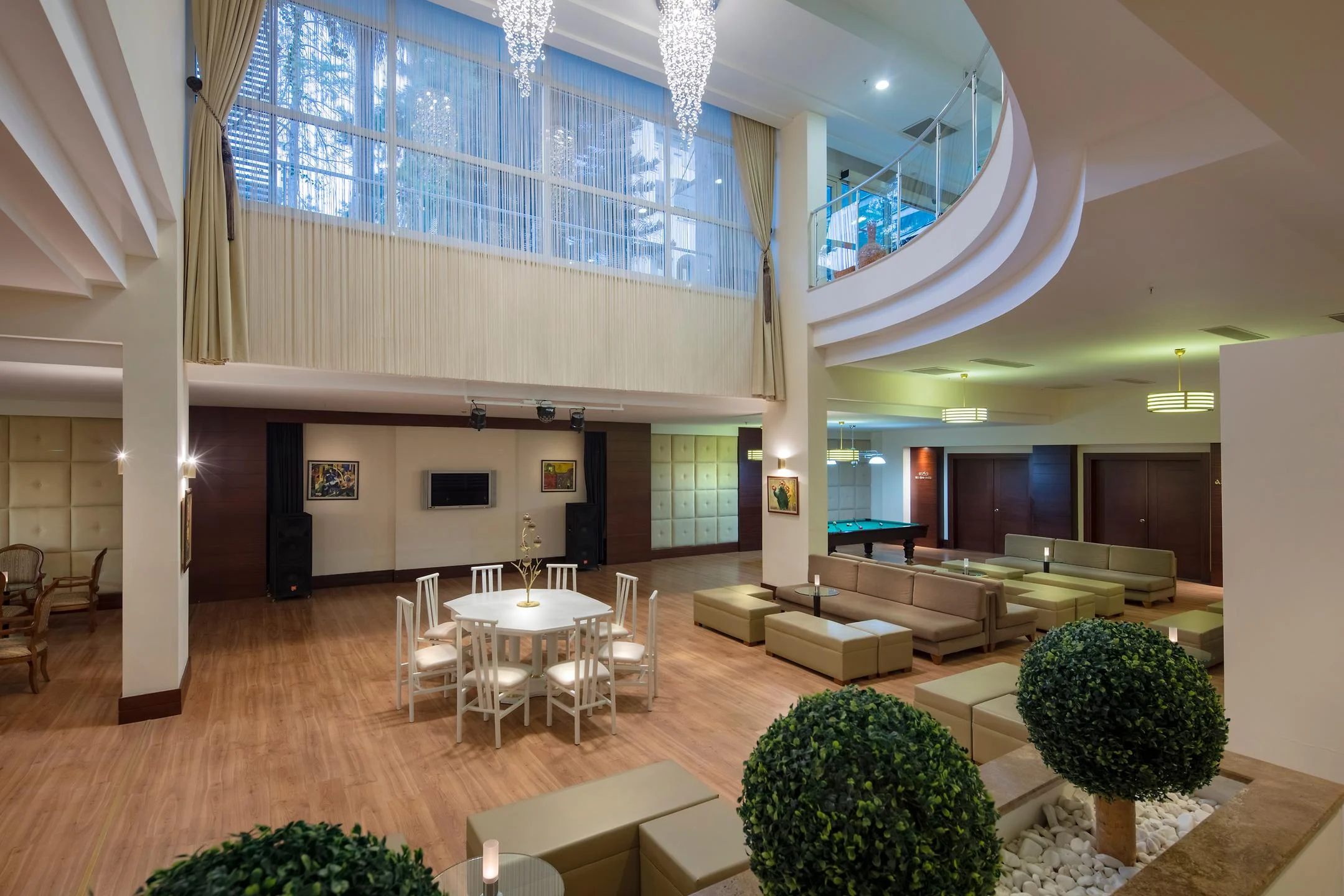 Trendy Side Beach +16