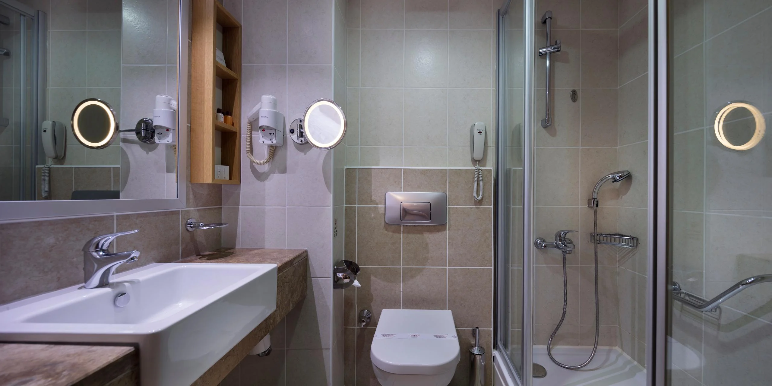 Trendy Side Beach +16