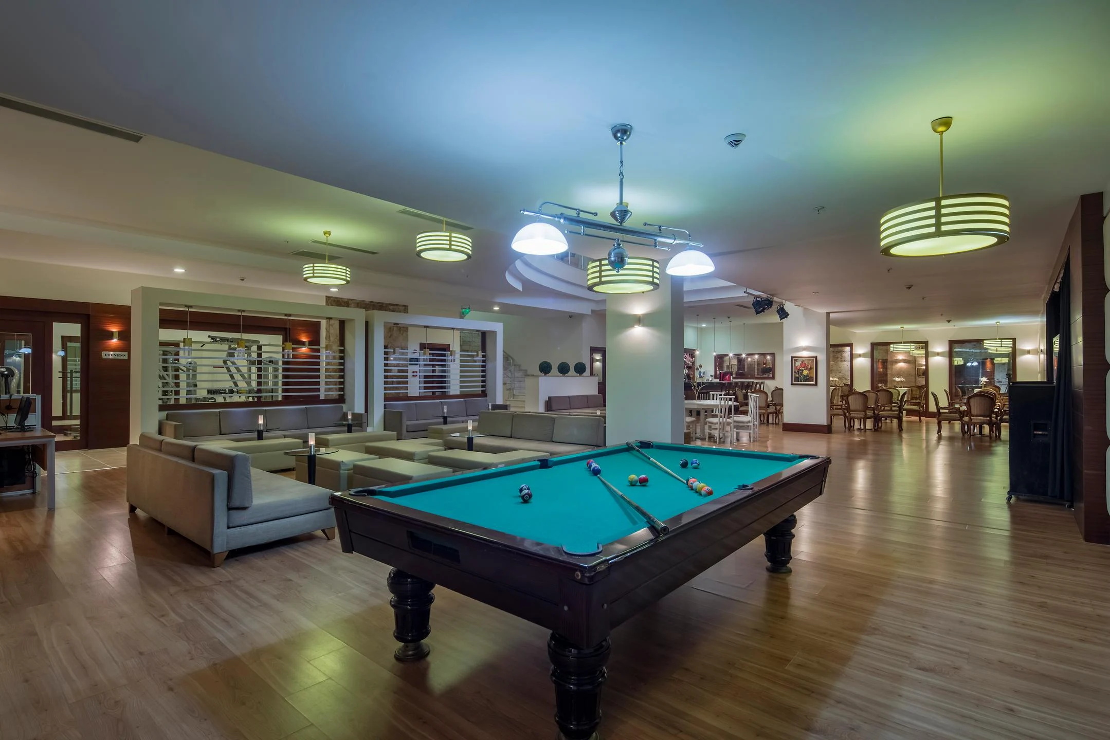 Trendy Side Beach +16