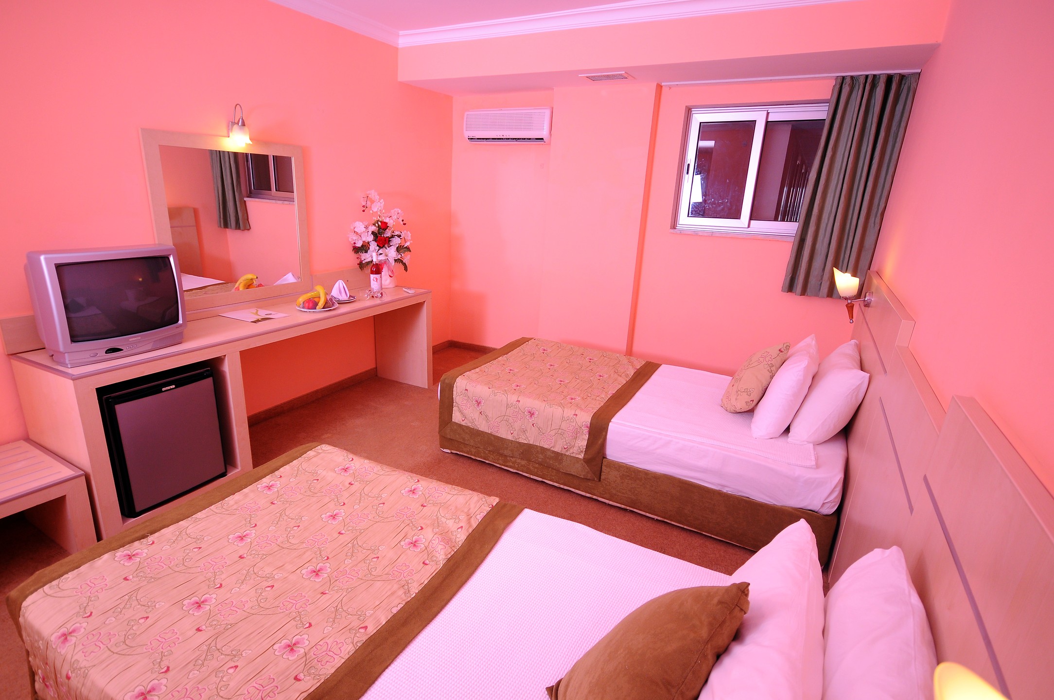 Side Town By Zhotels