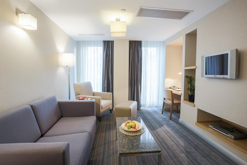 Housez Suites & Apartments