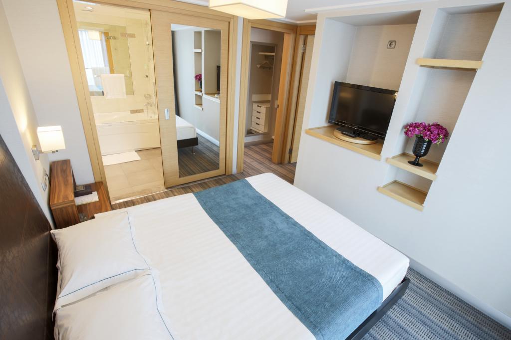 Housez Suites & Apartments