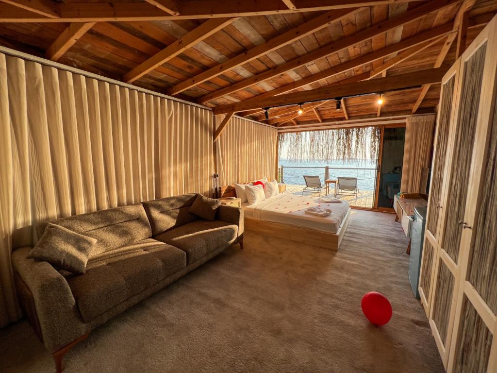 Mandalina Suites Hotel