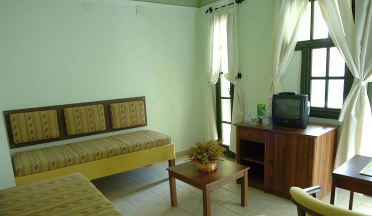 May Garden Club Hotel