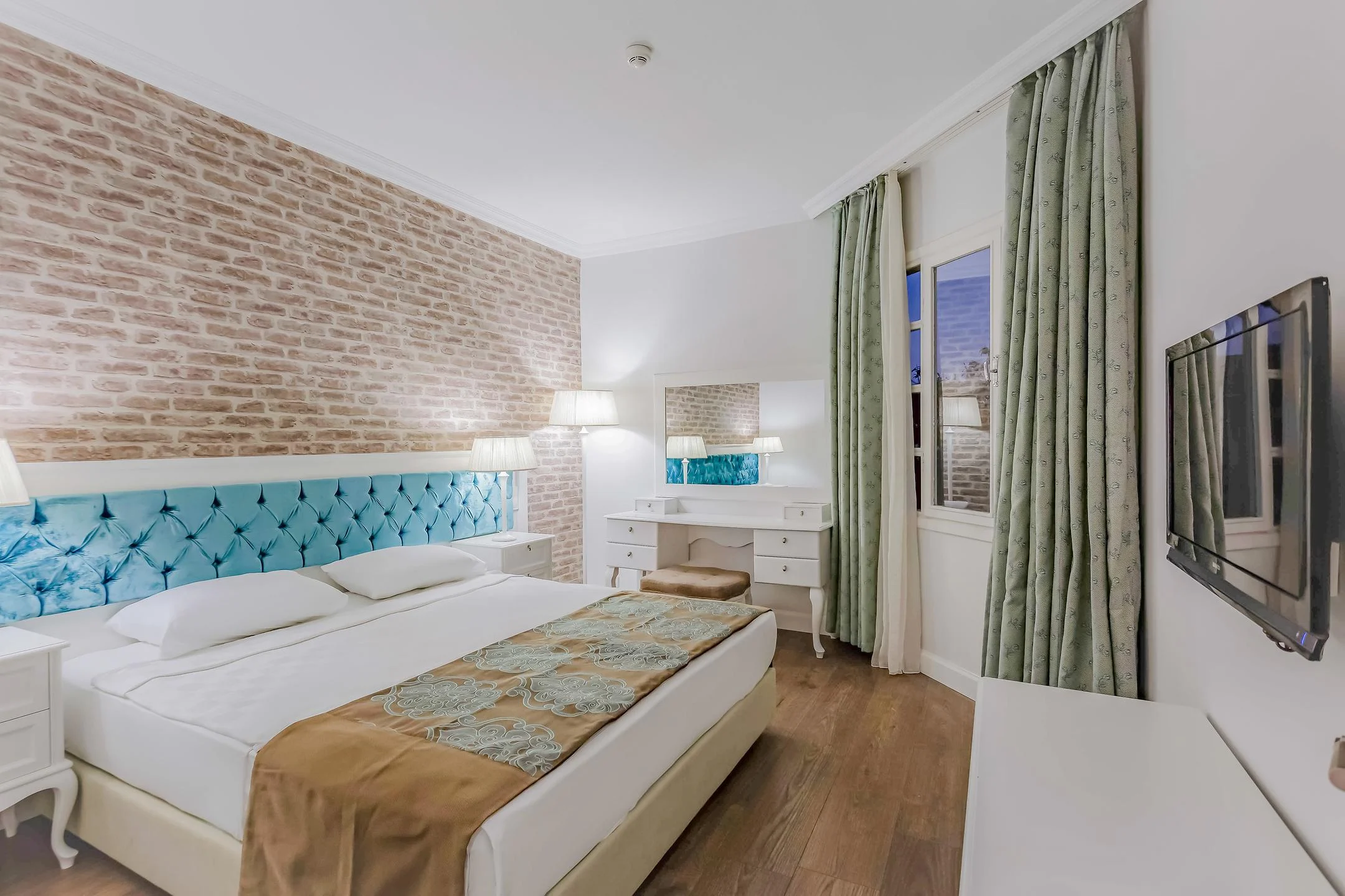 Euphoria Palm Beach Resort