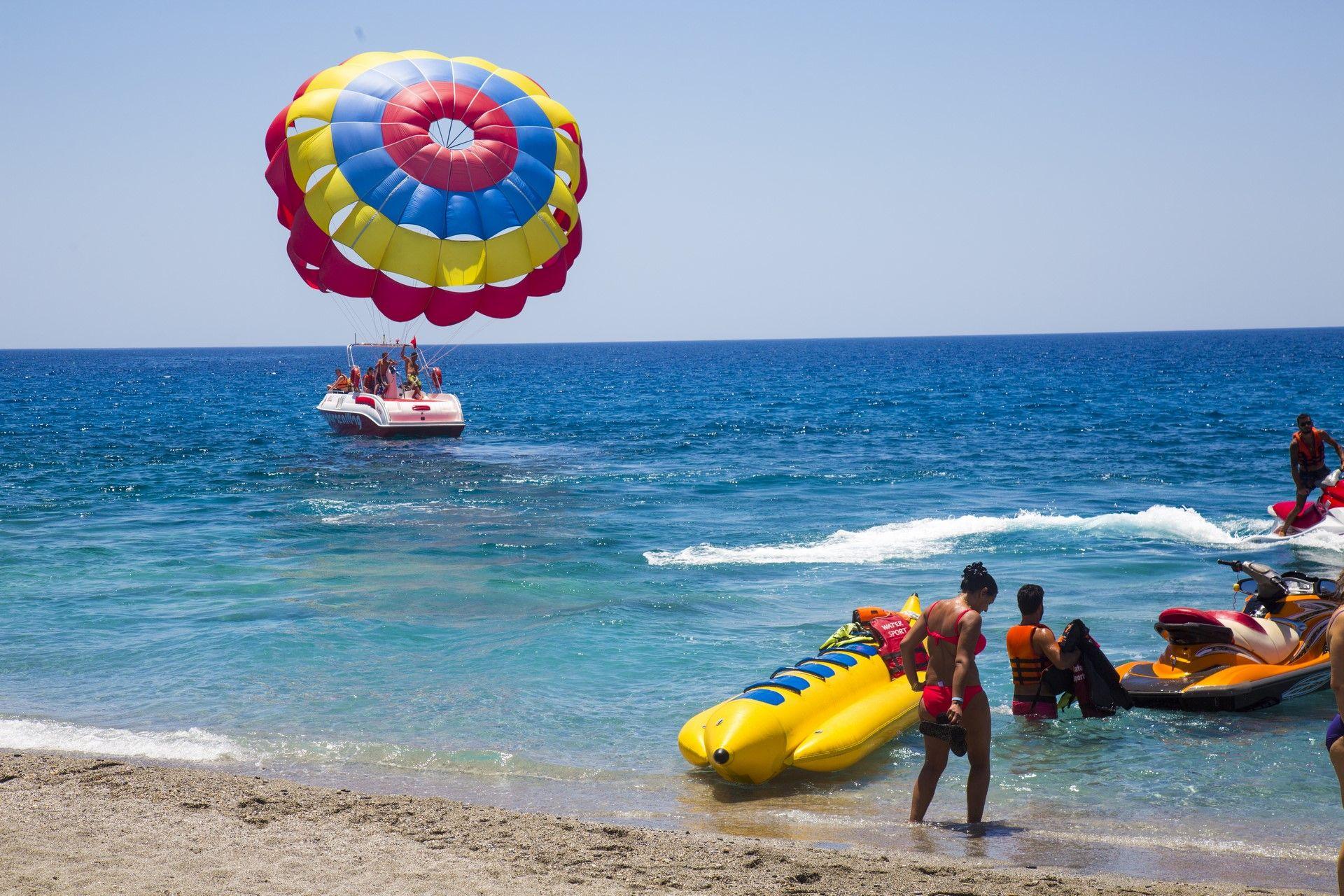 May Garden Club Hotel