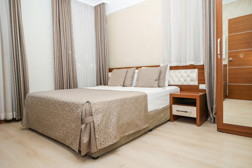 The Corner Park Hotel