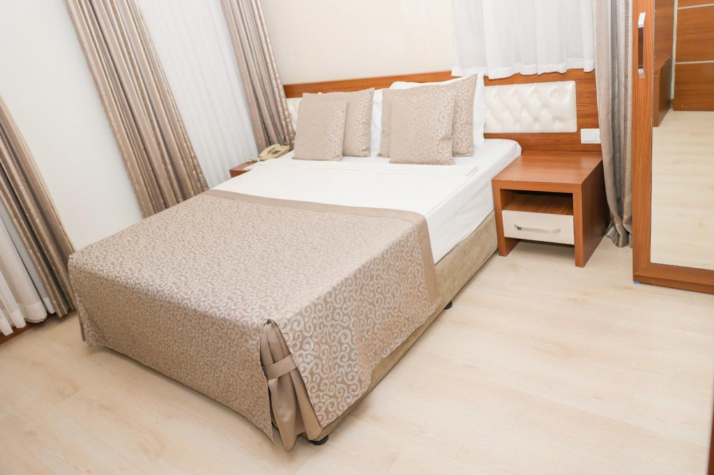 The Corner Park Hotel