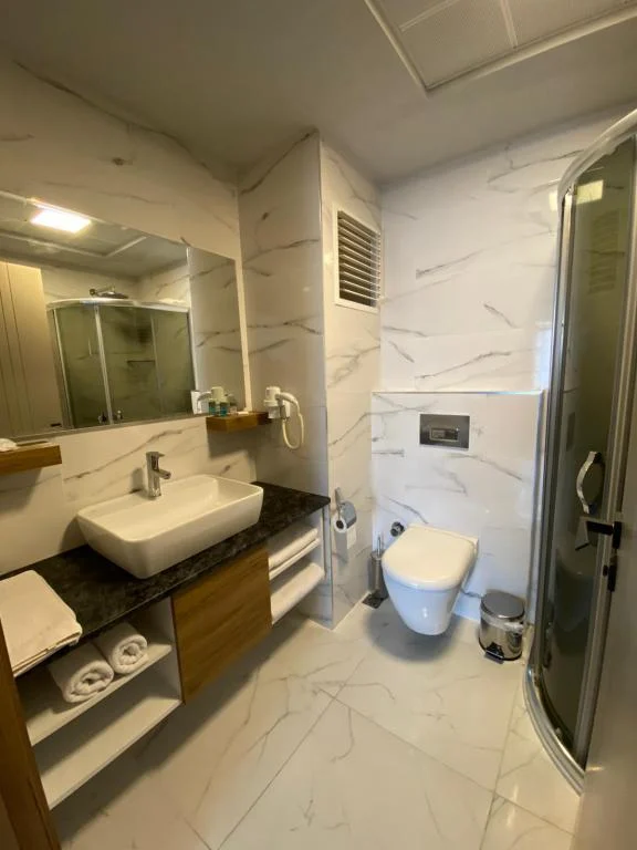 Golden World Suite Hotel