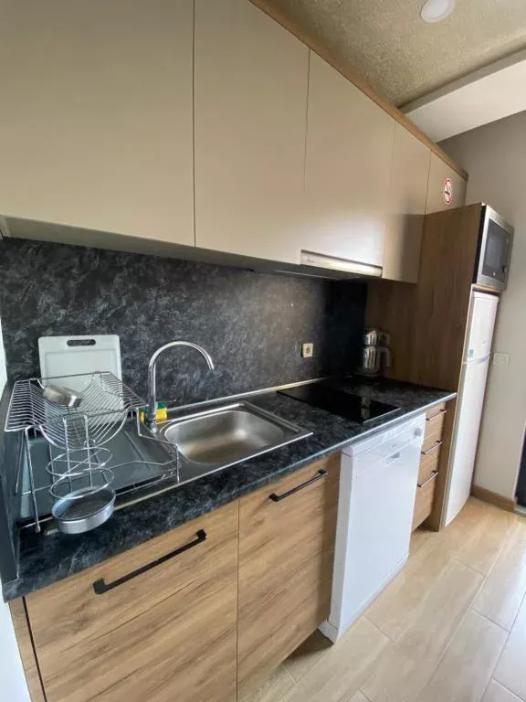 Golden World Suite Hotel