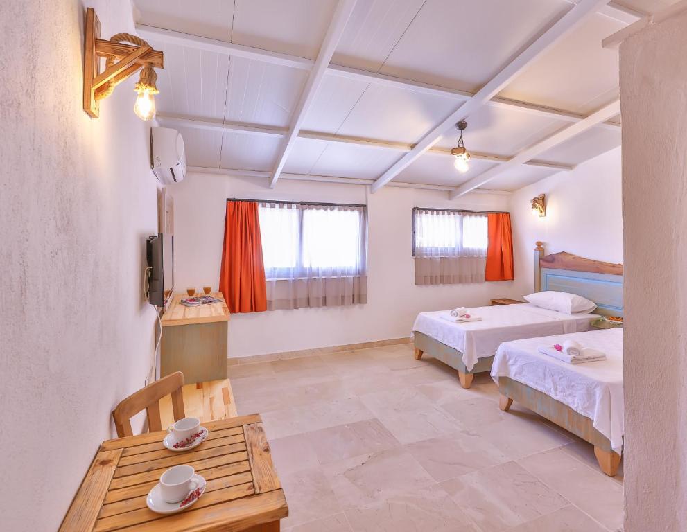 Mojo Sunset Boutique Hotel