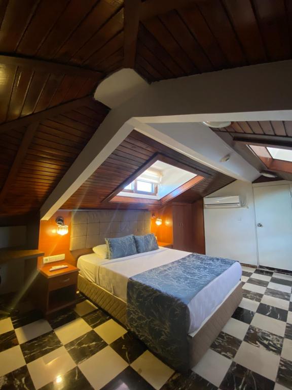 Castle Old Town (c.o.t.)