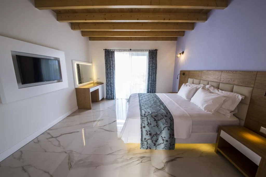 Blanca Beach Hotel (+12)