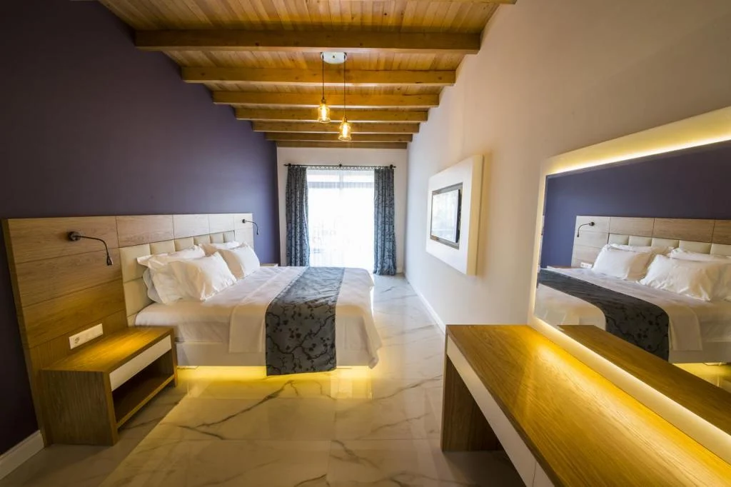 Blanca Beach Hotel (+12)