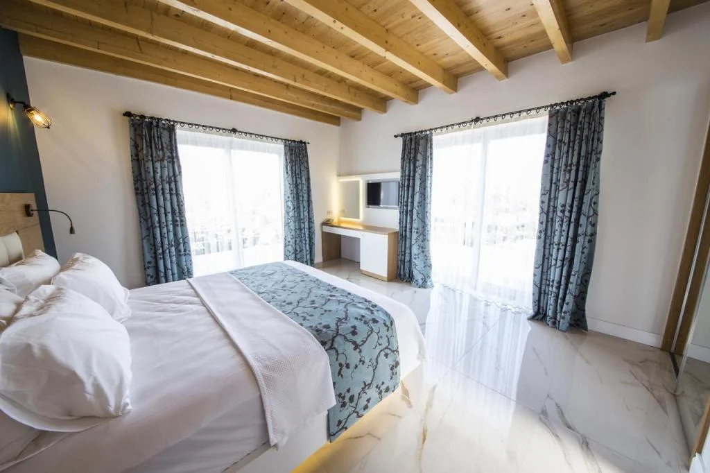 Blanca Beach Hotel (+12)