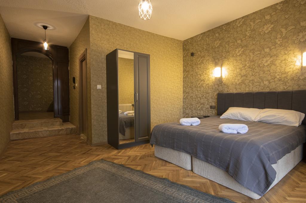 Ares Business Suit Hotel