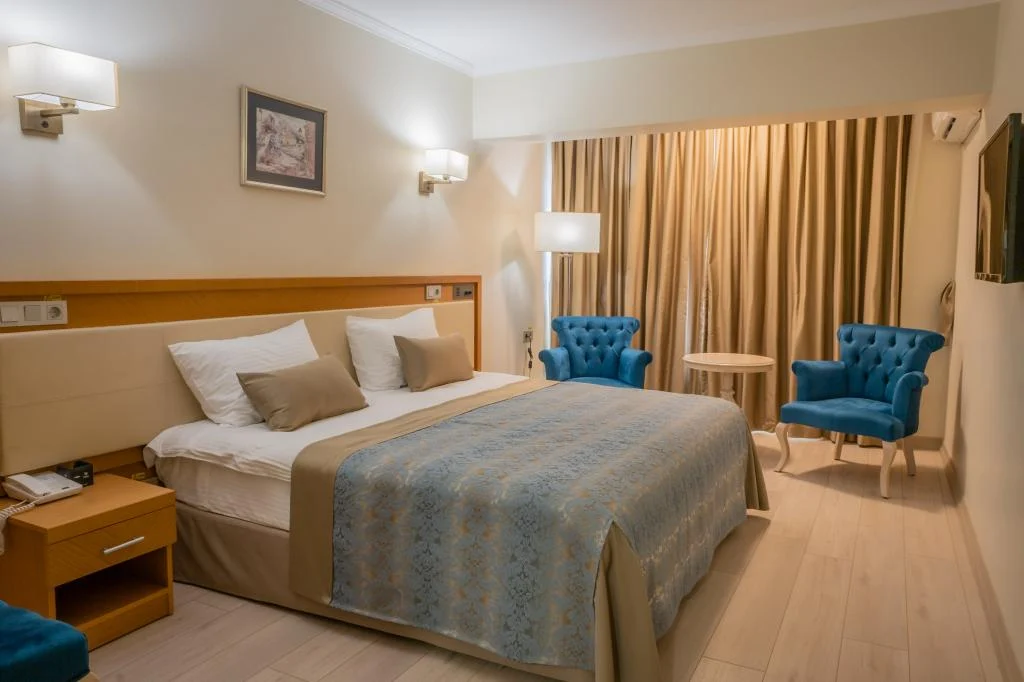 Patalya Lakeside Resort Hotel