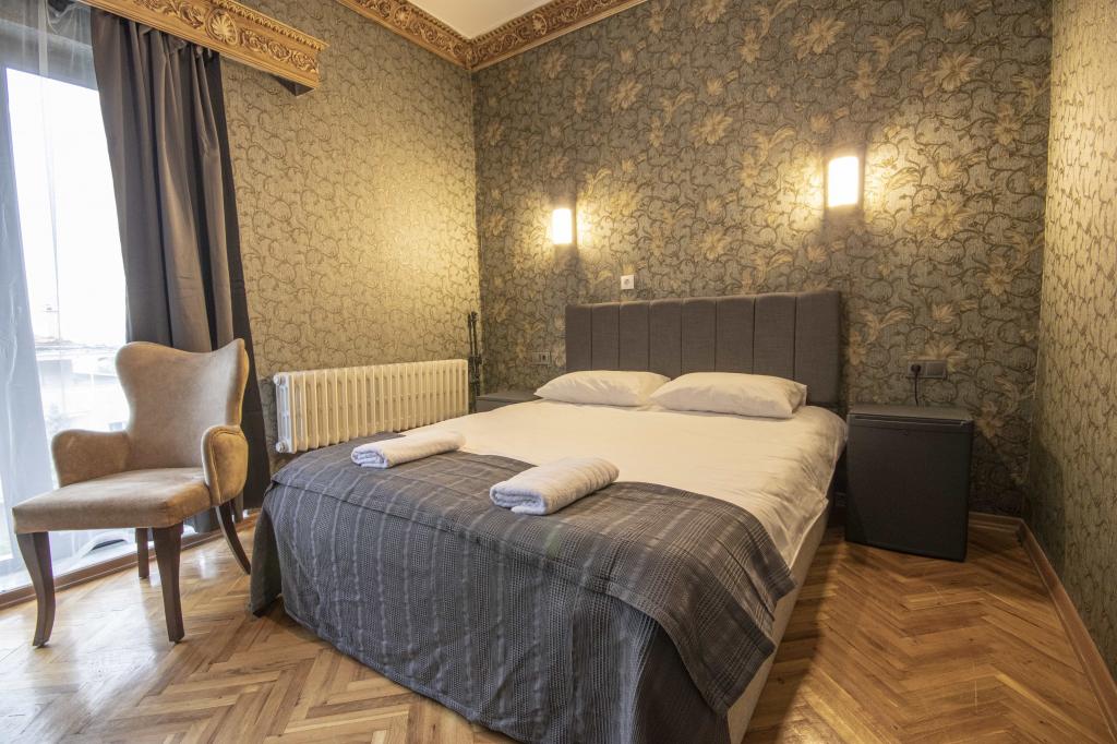 Ares Business Suit Hotel