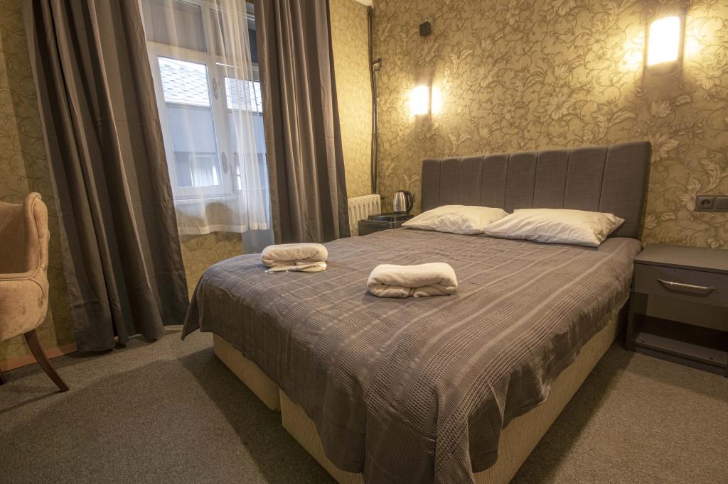 Ares Business Suit Hotel